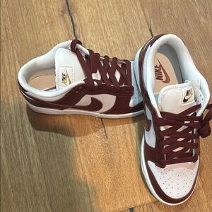 Nike Dunk Women’s White Sneakers